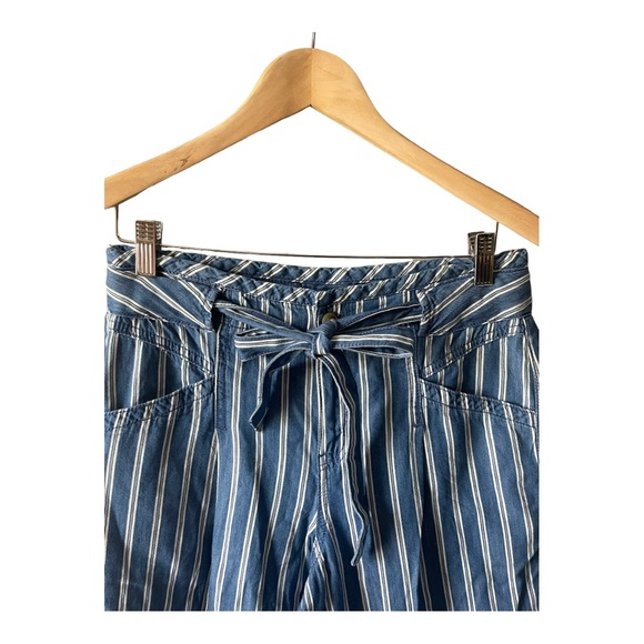 AMERICAN EAGLE Stripped Wide Leg High Rise Jeans Size 4 - Picture 3 of 11